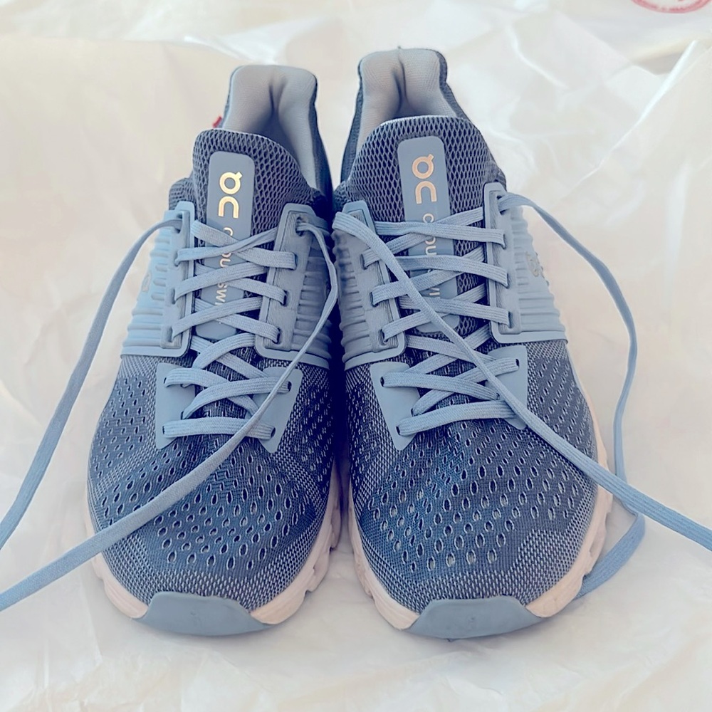 WOMEN’s ON CLOUD Sneakers Light Blue & White.